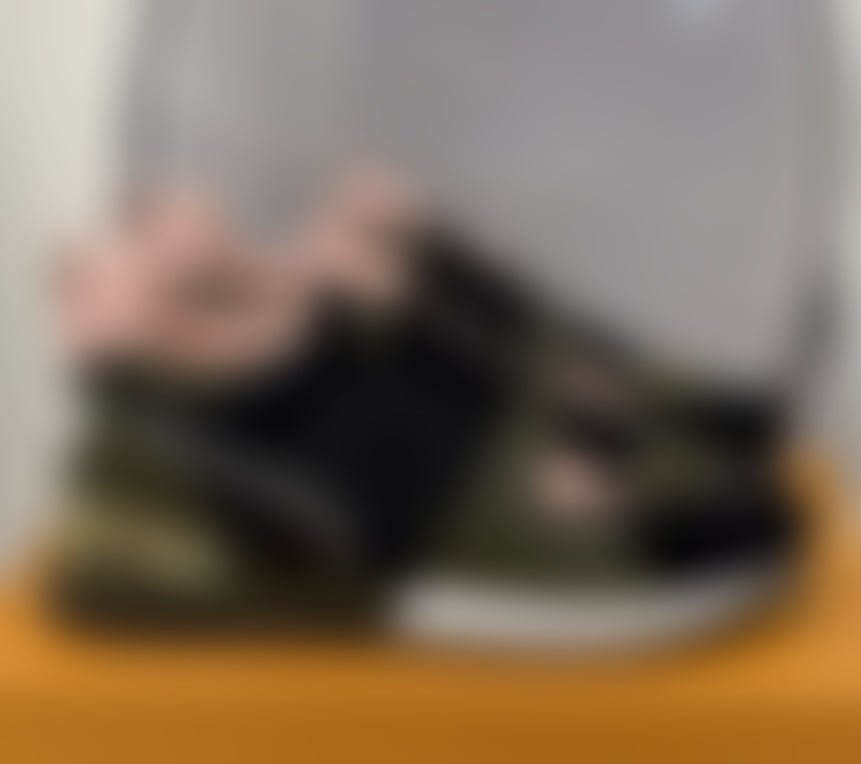 Sneakers & Boots